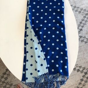 Abercrombie & Fitch blue scarf with polka dots